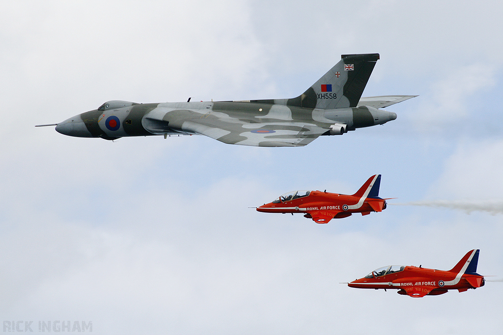 Avro Vulcan B2 - XH558/G-VLCN - RAF + The Red Arrows