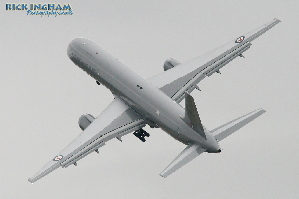 Boeing 757-2K2F - NZ7572/72 - New Zealand Air Force