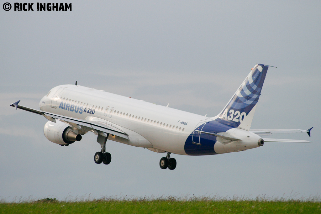 F-WWAI  Airbus A320-111 - F-WWBA - Airbus Industrie