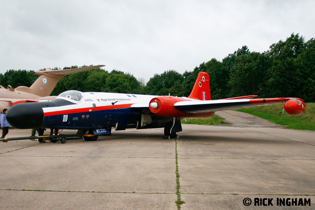 English Electric Canberra B(I)8 - WT333 - Royal Aircraft Establishment