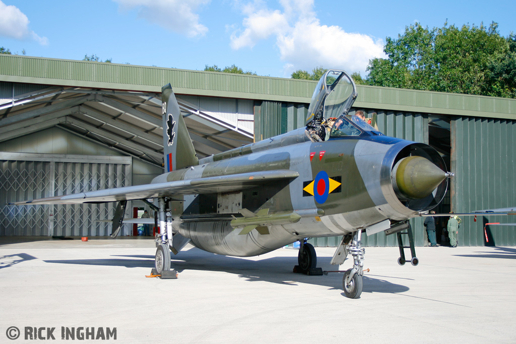 English Electric Lightning F6 - XS904 - RAF