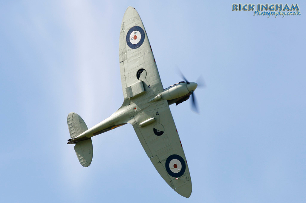Supermarine Spitfire Mk I AR213/E-JZ (G-AIST) - RAF