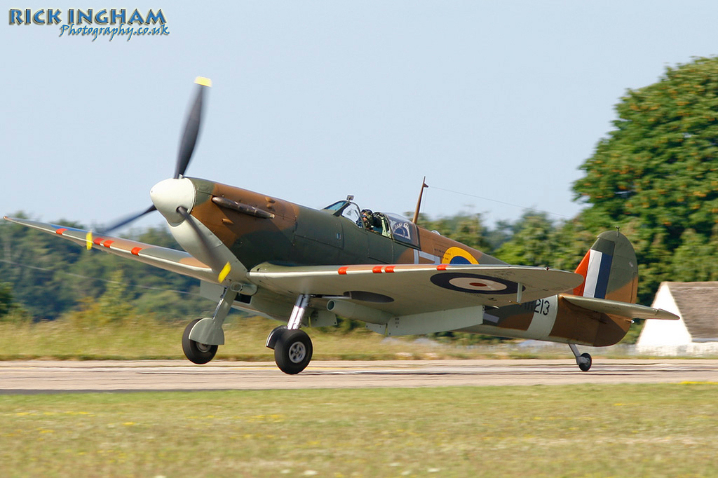 Supermarine Spitfire Mk I AR213/E-JZ (G-AIST) - RAF