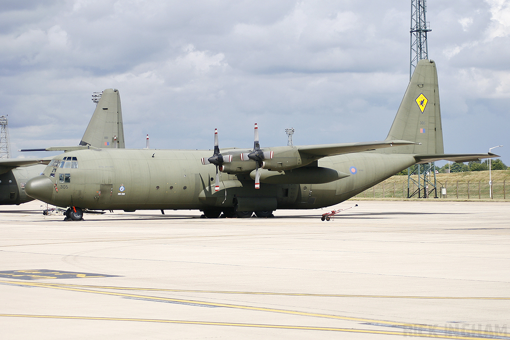 Lockheed C-130K Hercules C3 - XV305 - RAF