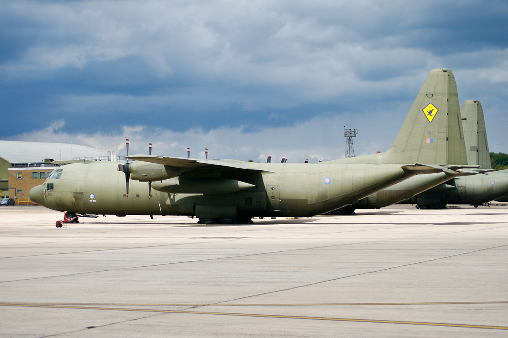 Lockheed C-130K Hercules C3 - XV305 - RAF