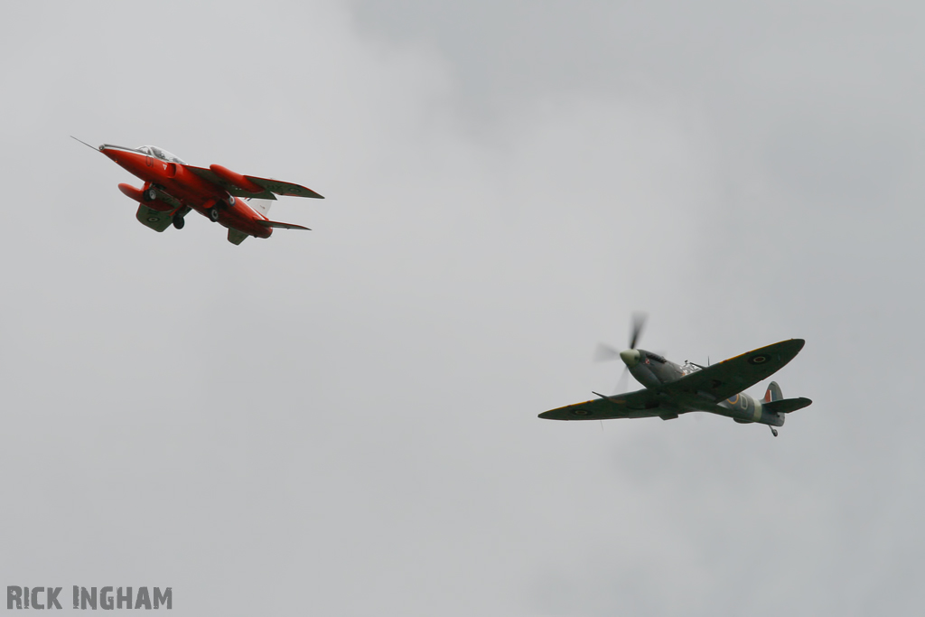 Folland Gnat T1 - XR538/G-RORI + Supermarine Spitfire LF5B - AB910 - RAF