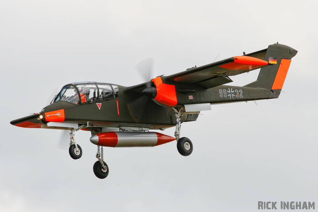 Rockwell OV-10 Bronco - 99+32/G-BZGK