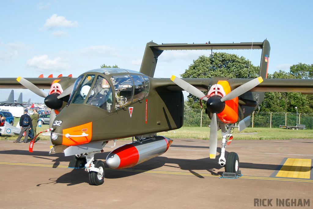 Rockwell OV-10 Bronco - 99+32/G-BZGK