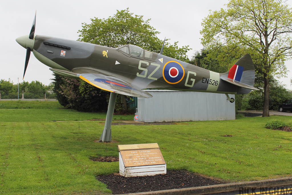 Supermarine Spitfire IX Replica - EN526/SZ-G - RAF