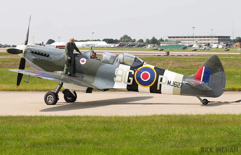 Supermarine Spitfire T9 - MJ627/G-BMSB - RAF