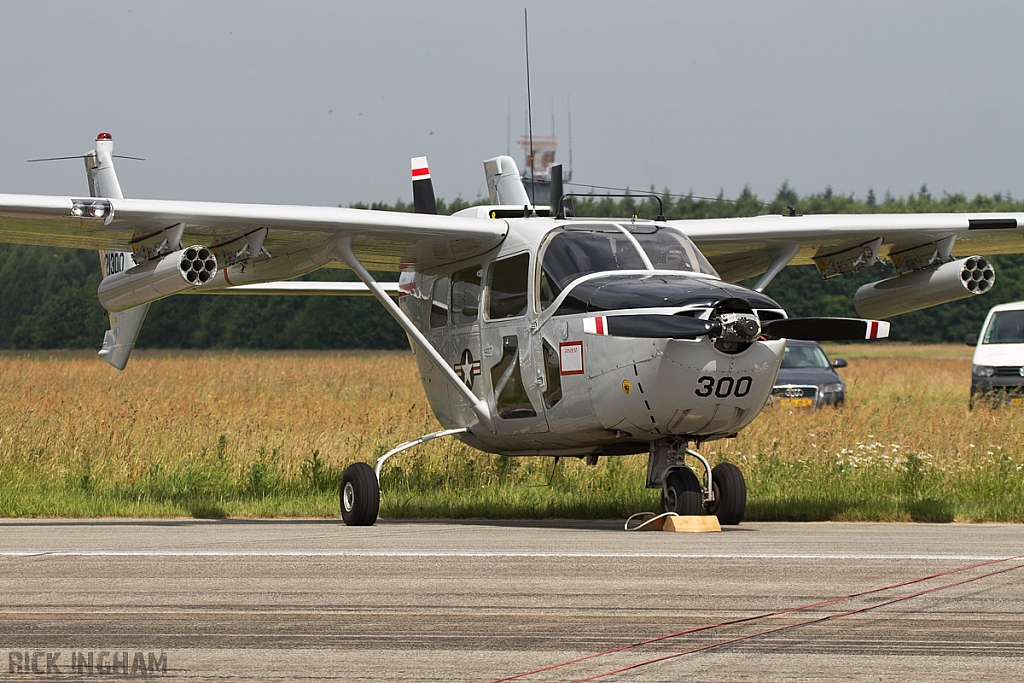 Cessna O-2A Skymaster - 67-21300 / N590D - USAF