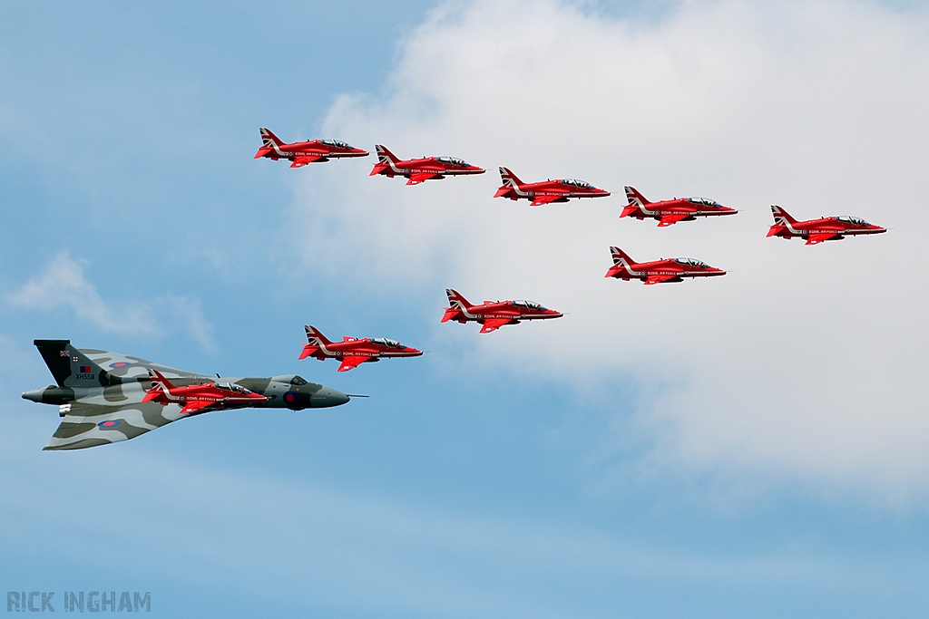 Avro Vulcan B2 - XH558/G-VLCN - RAF + The Red Arrows