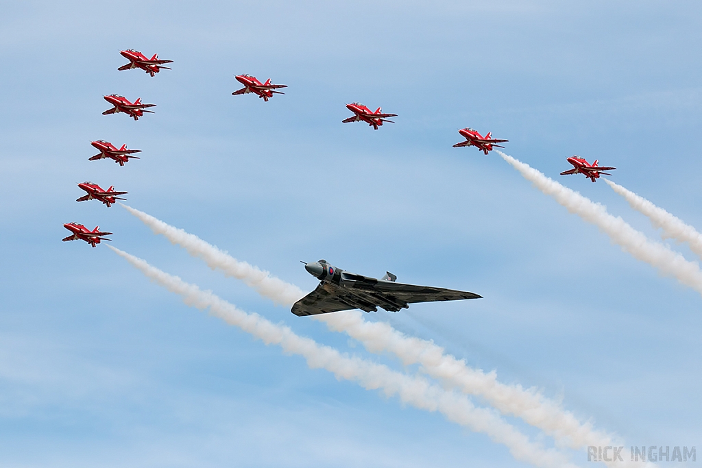 Avro Vulcan B2 - XH558/G-VLCN - RAF + The Red Arrows