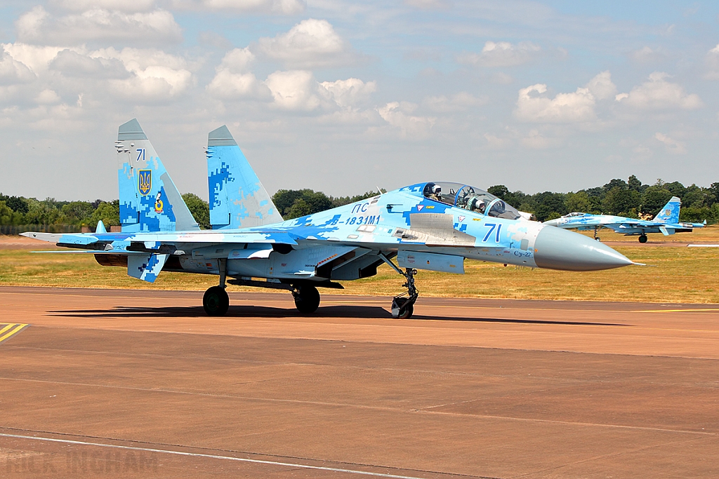 Sukhoi Su-27UB Flanker - 71 Blue - Ukrainian Air Force