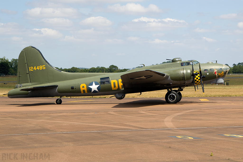 Boeing B-17G Flying Fortress - 124485/G-BEDF - USAF