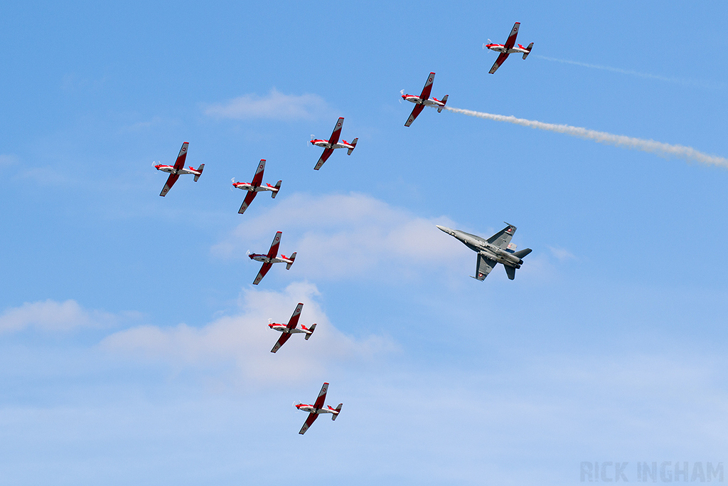 McDonnell Douglas F/A-18C Hornet - J-5014/014 + Pilatus PC-7 team - Swiss Air Force