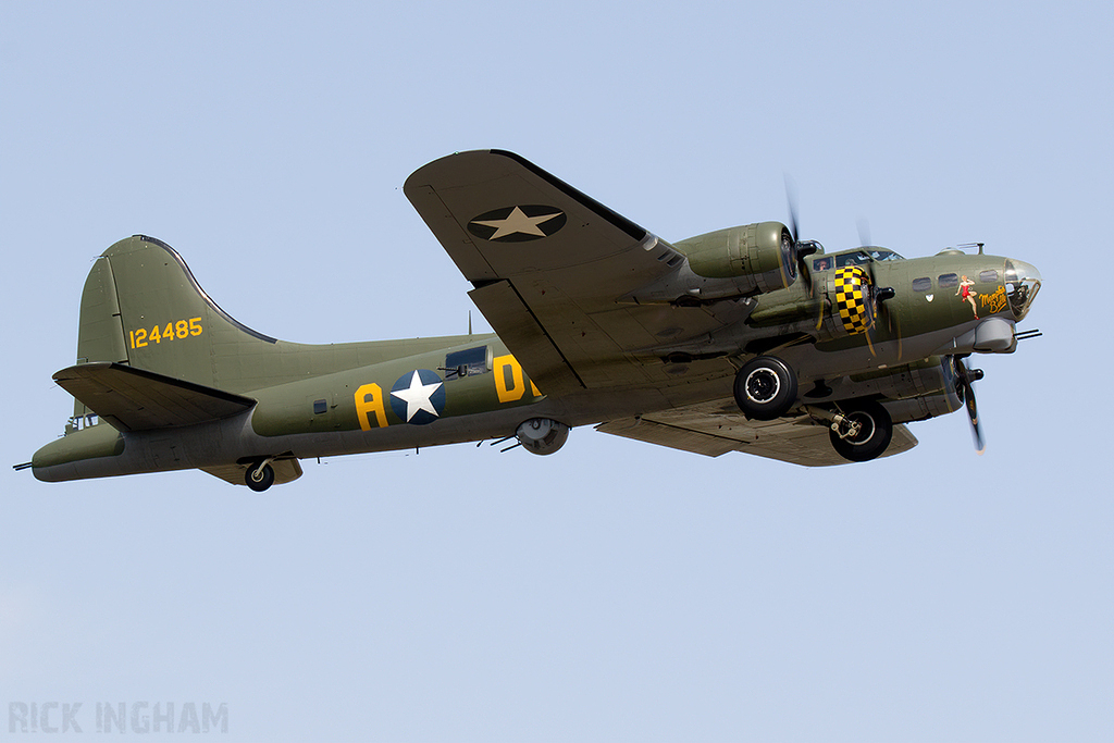 Boeing B-17G Flying Fortress - 124485/G-BEDF - USAF