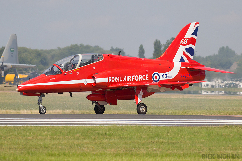 British Aerospace Hawk T1 - XX295 - RAF | The Red Arrows