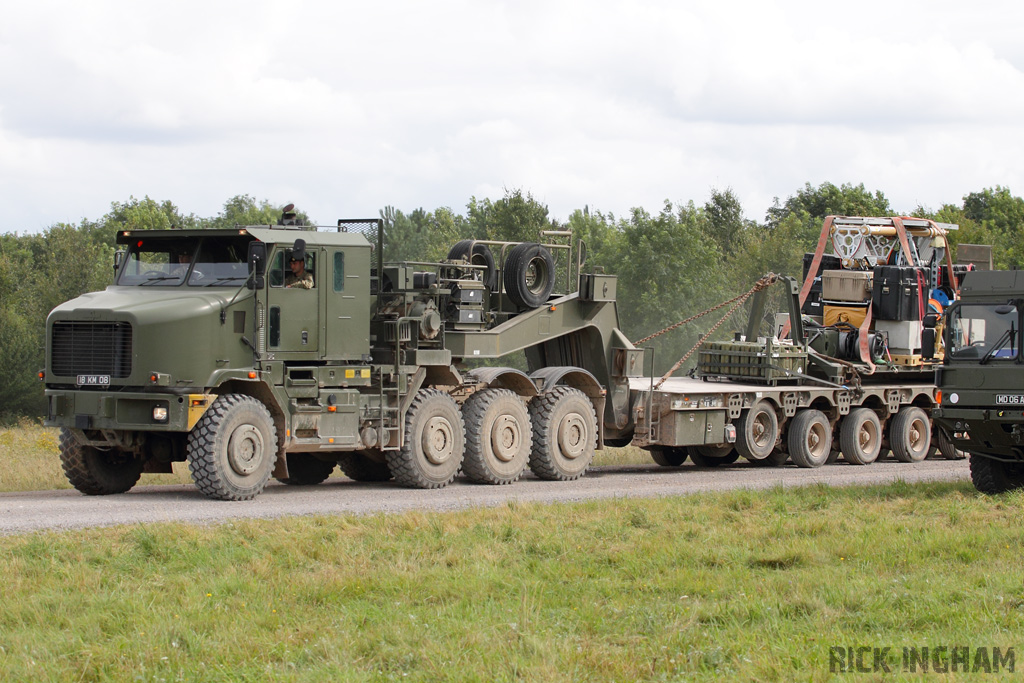 Oshkosh Heavy Equipment Transporter - British Army