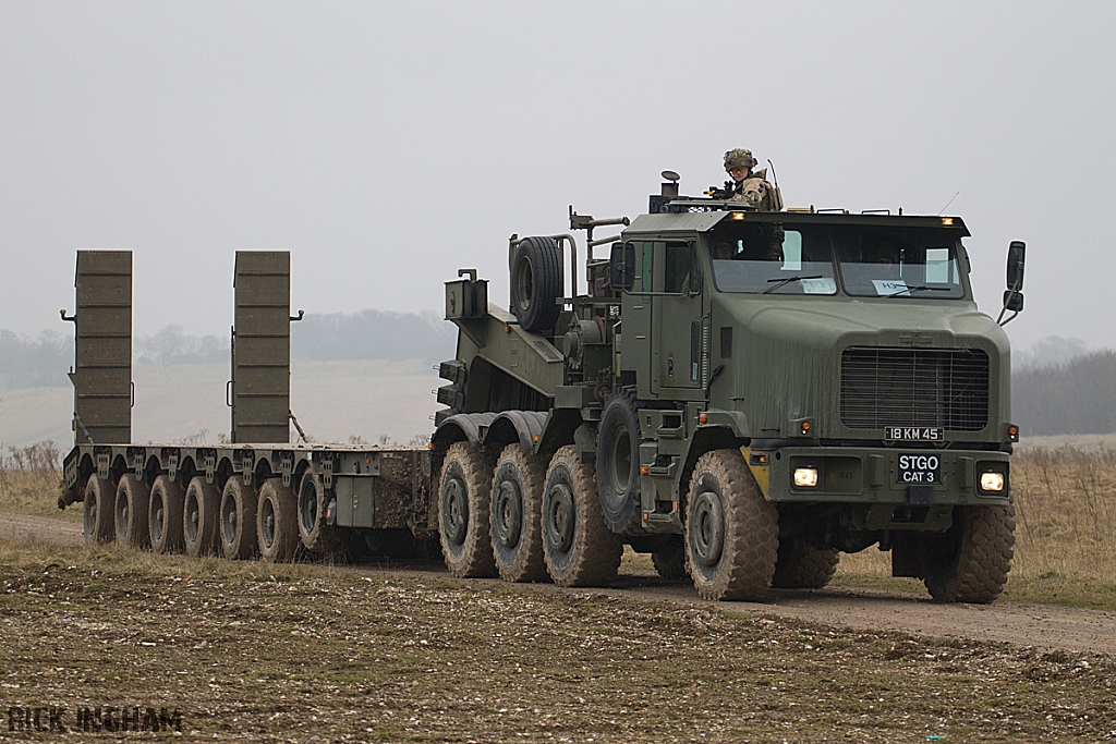 Oshkosh Heavy Equipment Transporter - British Army