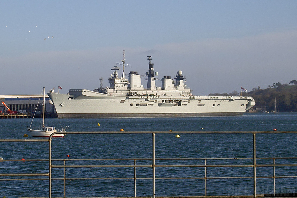 HMS Illustrious (R06)