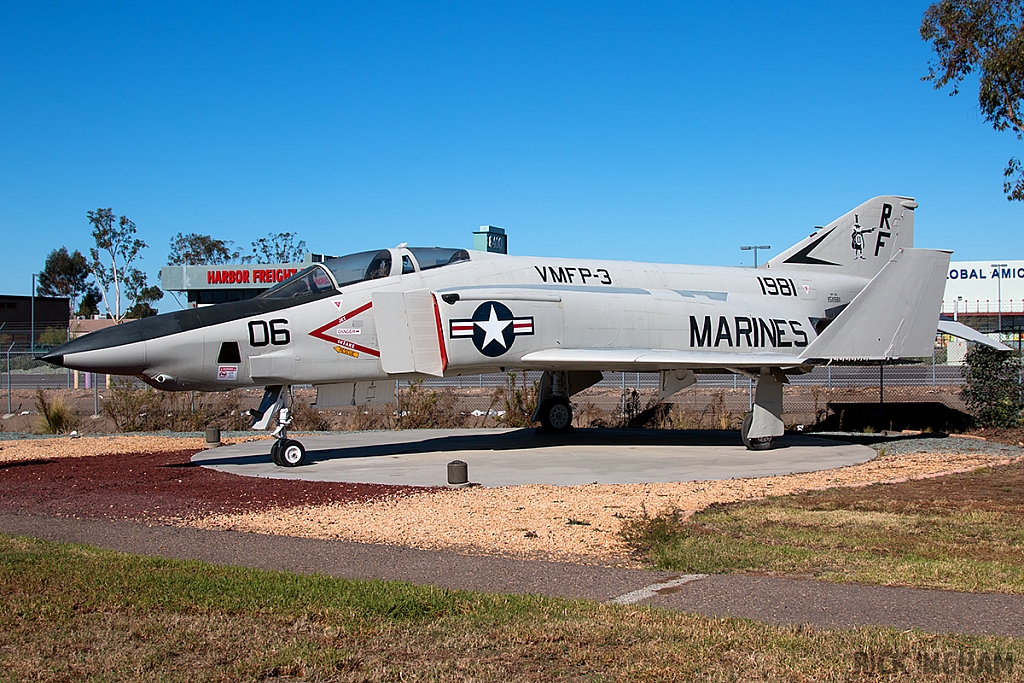 McDonnell Douglas RF-4B Phantom II - 151981 - USMC