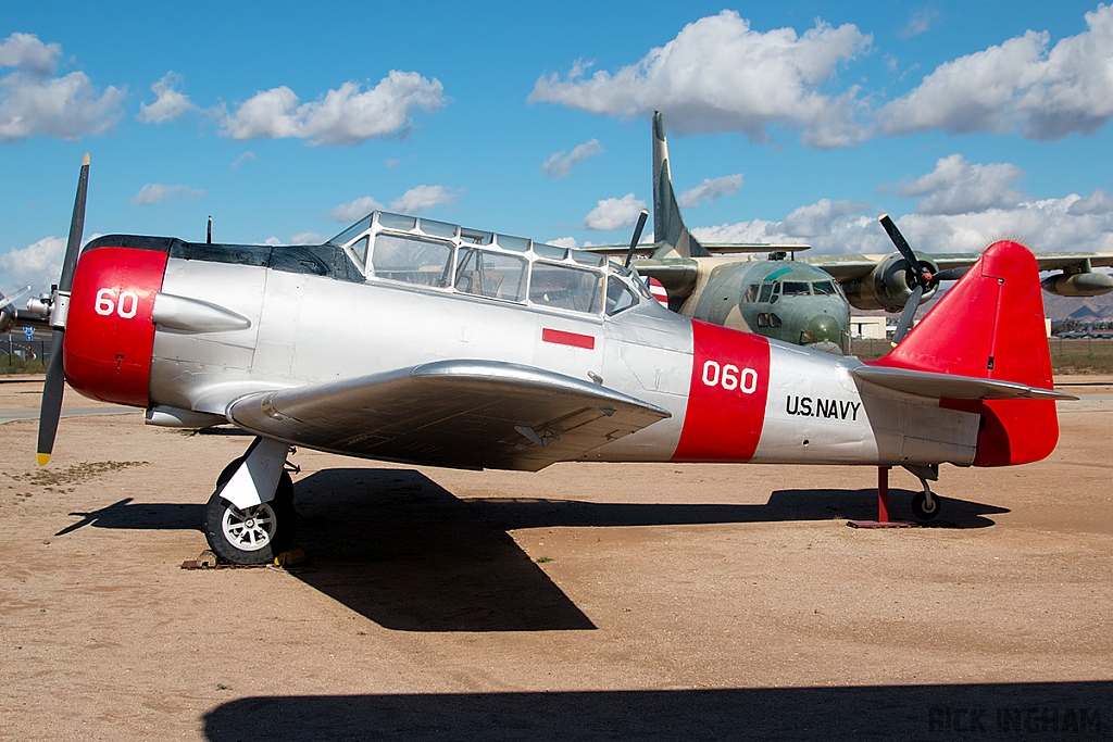 North American SNJ-4 Texan - 51360 - US Navy