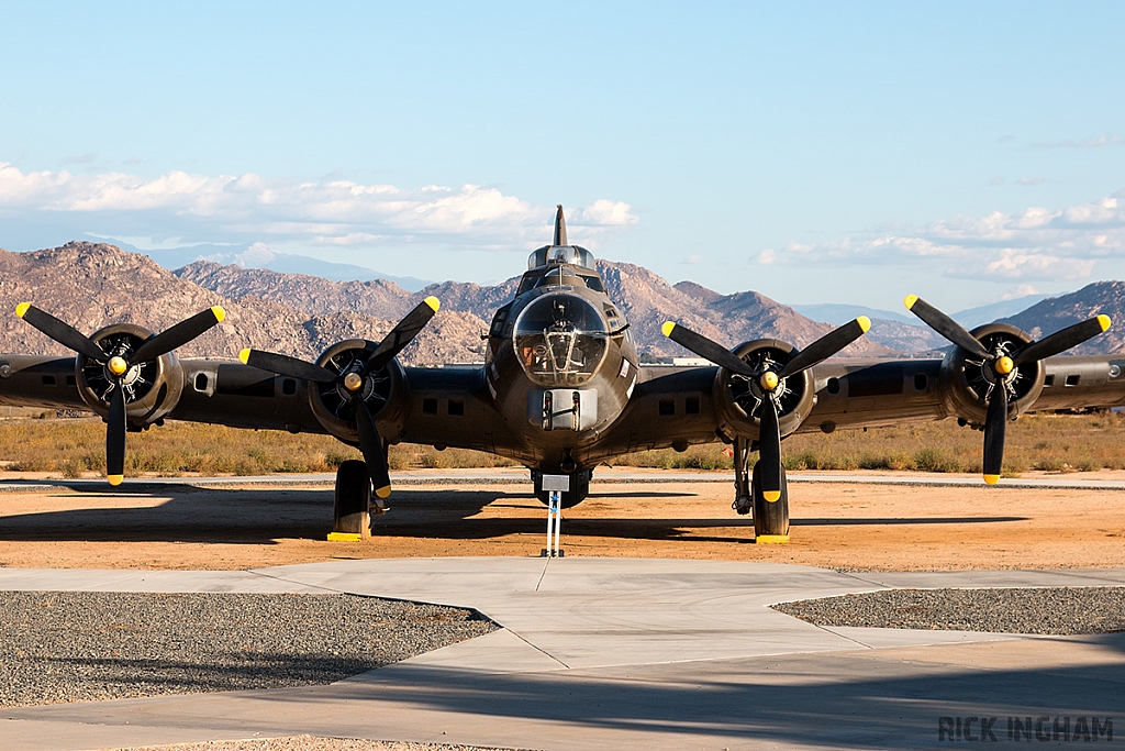 Boeing B-17G Flying Fortress - 44-6393 - USAF