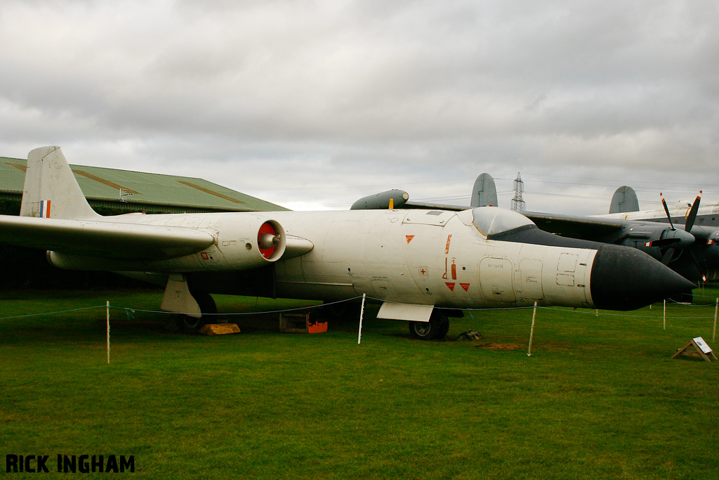 English Electric Canberra T19 - WH904 - RAF