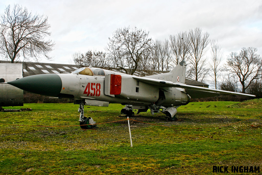 Mikoyan-Gurevich MiG-23ML Flogger - 024003607/04 - Polish Air Force