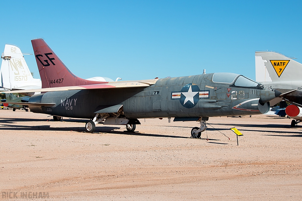 Vought DF-8F Crusader - 144427 - US Navy