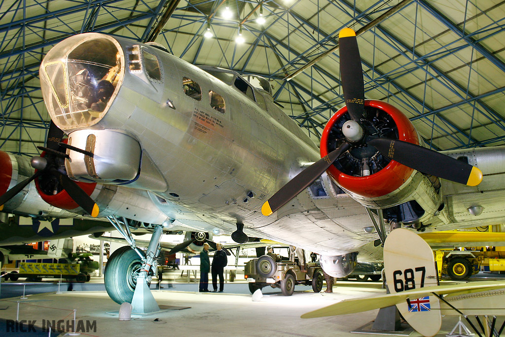 Boeing B-17G Flying Fortress - 77233 - USAF