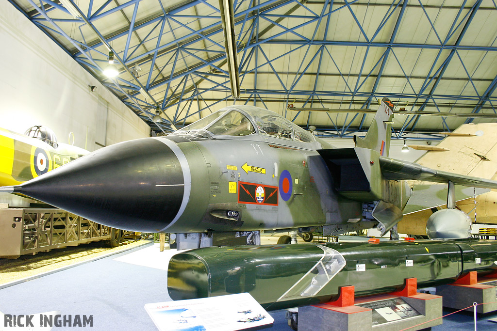 Panavia Tornado GR1B - ZA457/AJ-J - RAF