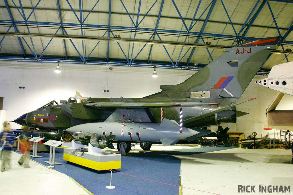 Panavia Tornado GR1B - ZA457/AJ-J - RAF