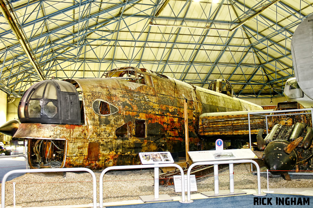 Handley Page Halifax B2 - W1048 - RAF