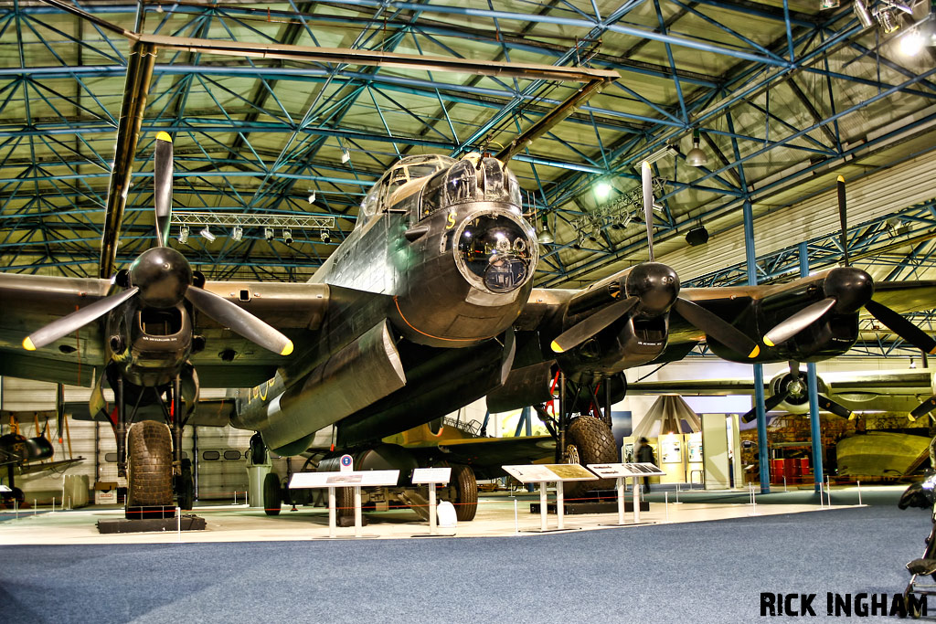 Avro Lancaster B1 - R5868 - RAF