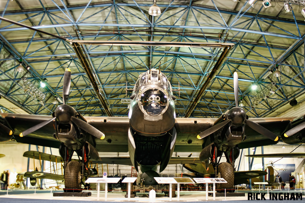 Avro Lancaster B1 - R5868 - RAF