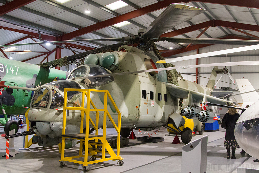 MIL Mi-24D Hind - 421 / 96+26 - East German Army