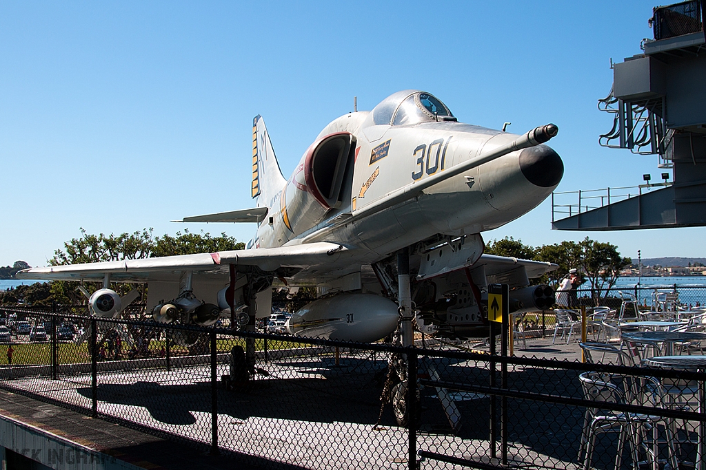 McDonnell Douglas A-4F Skyhawk - 154977 - USMC