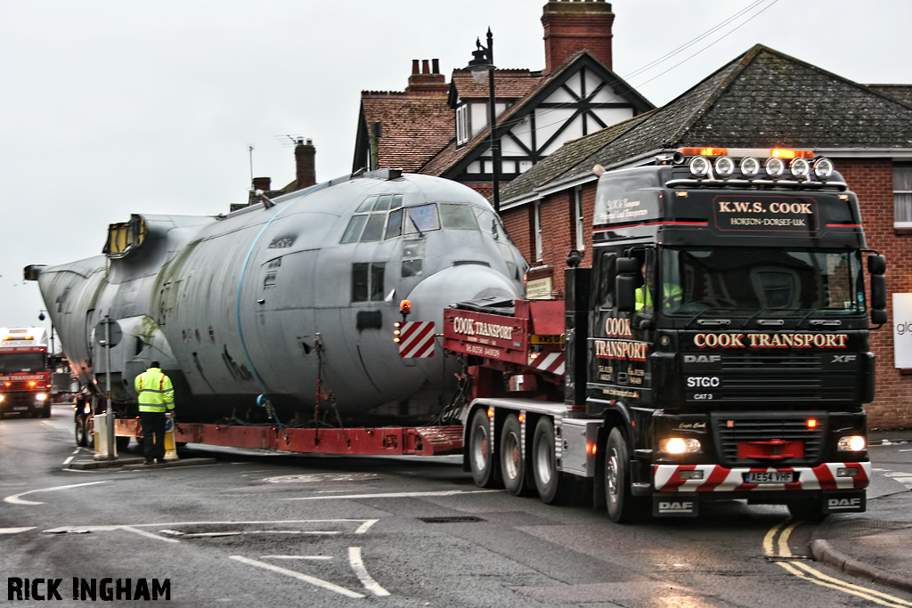 Lockheed C-130K Hercules C3 - XV220 - RAF