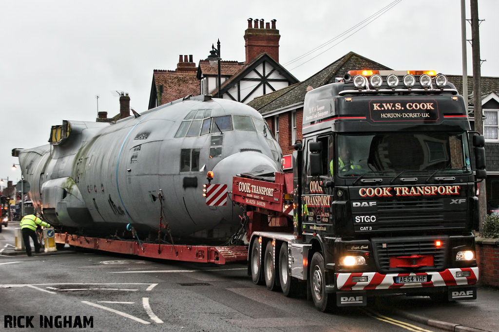 Lockheed C-130K Hercules C3 - XV220 - RAF