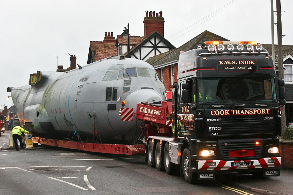 Lockheed C-130K Hercules C3 - XV220 - RAF