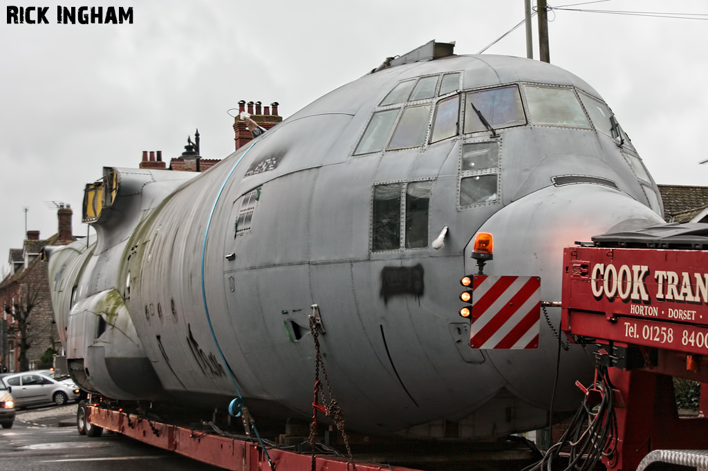 Lockheed C-130K Hercules C3 - XV220 - RAF