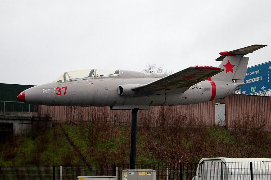 Aero L-29 Delfin - 37 Red / L37-36418-M7 - Soviet Air Force (Ex Czech Air Force)