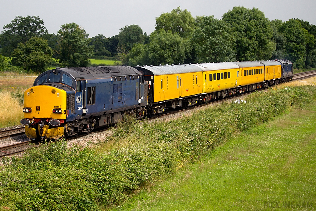 Class 37 - 37608 +37611 - EuroPhoenix