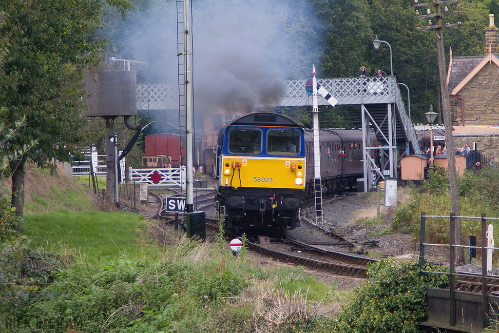 Class 58 - 58023 + Class 20 - 20048 - Mainline Freight