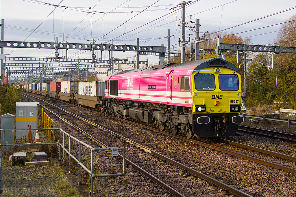 Class 66 - 66587 - Freightliner