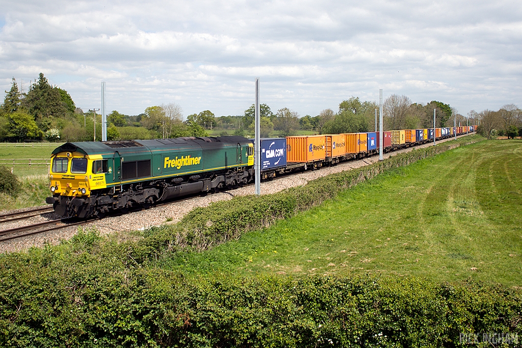 Class 66 - 66571 - Freightliner