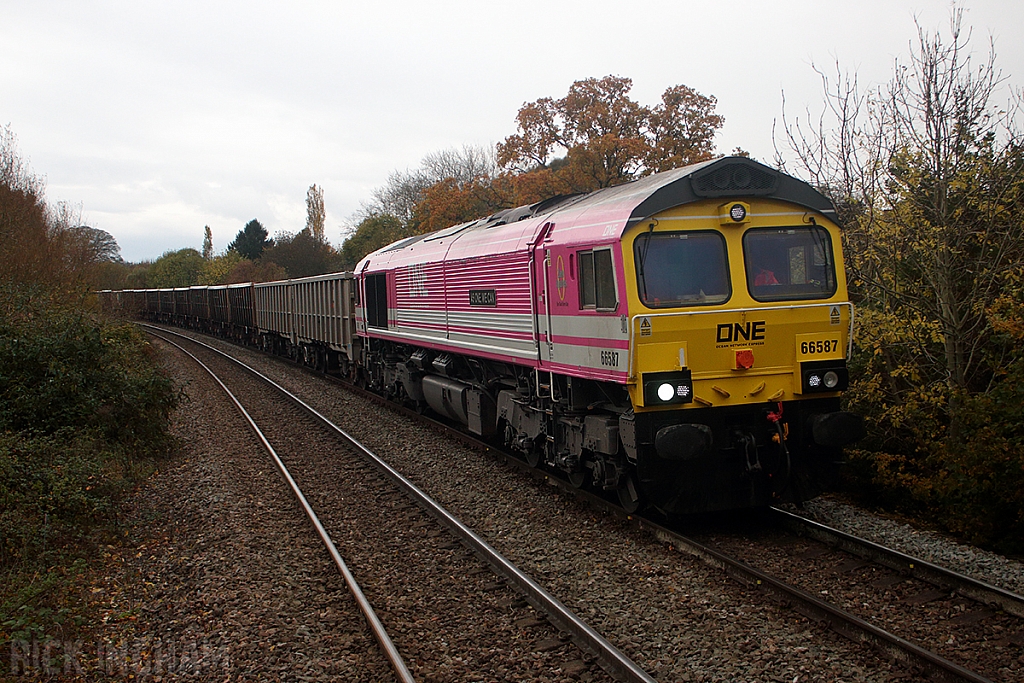 Class 66 - 66587 - Freightliner