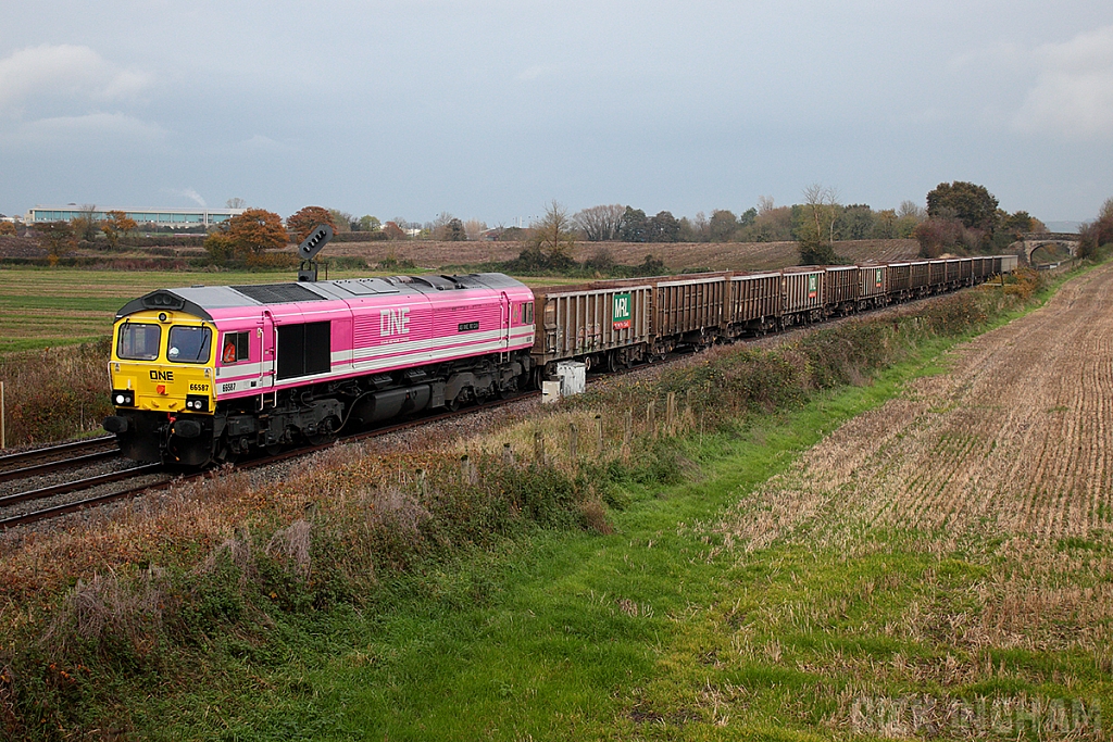 Class 66 - 66587 - Freightliner